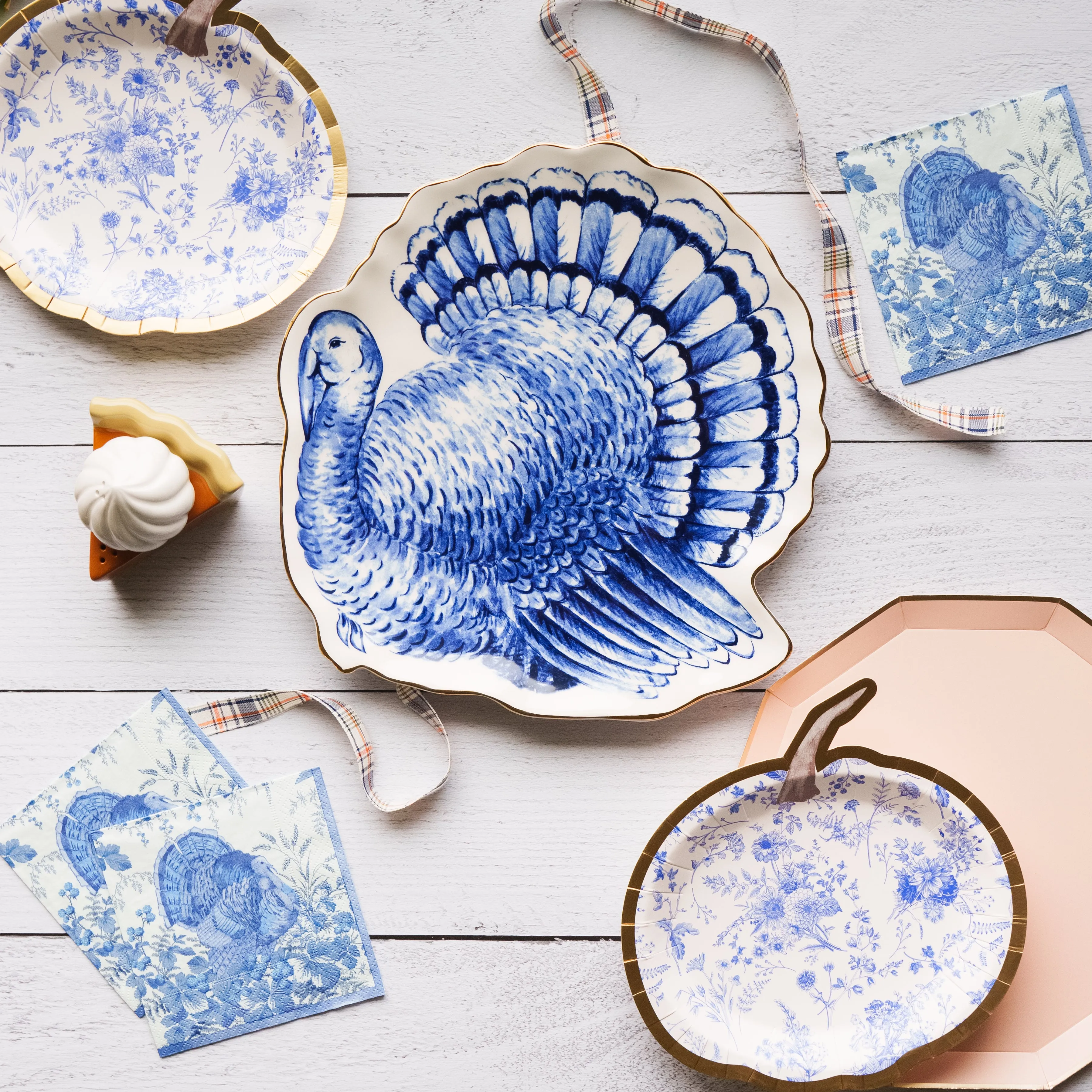 BLUE TOILE PUMPKIN PLATES