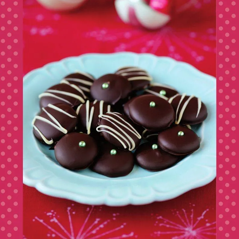 Chocolate Making - Includes a 48 Page Recipe book and 8 Silicone Shapes