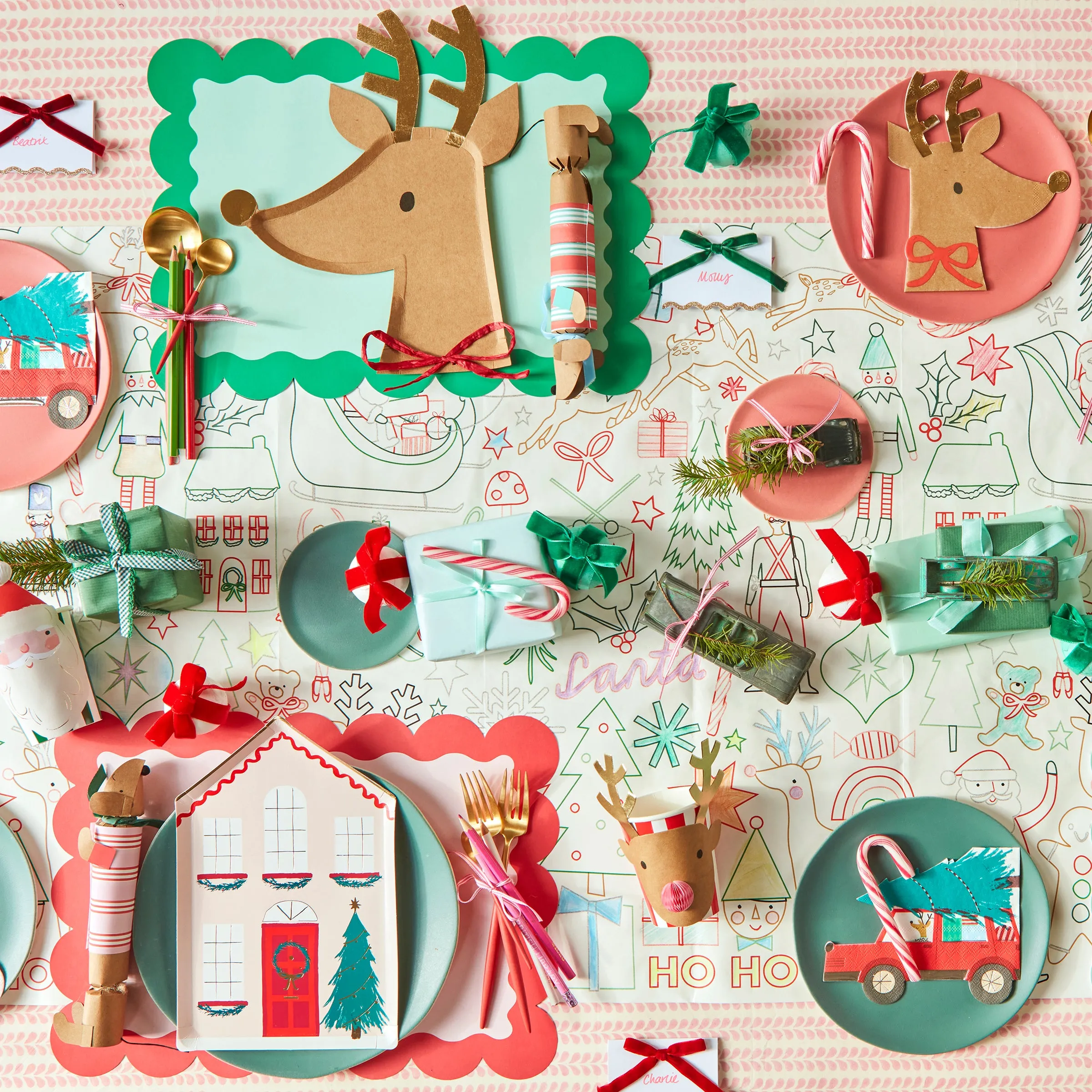 Festive House Plates (x 8)