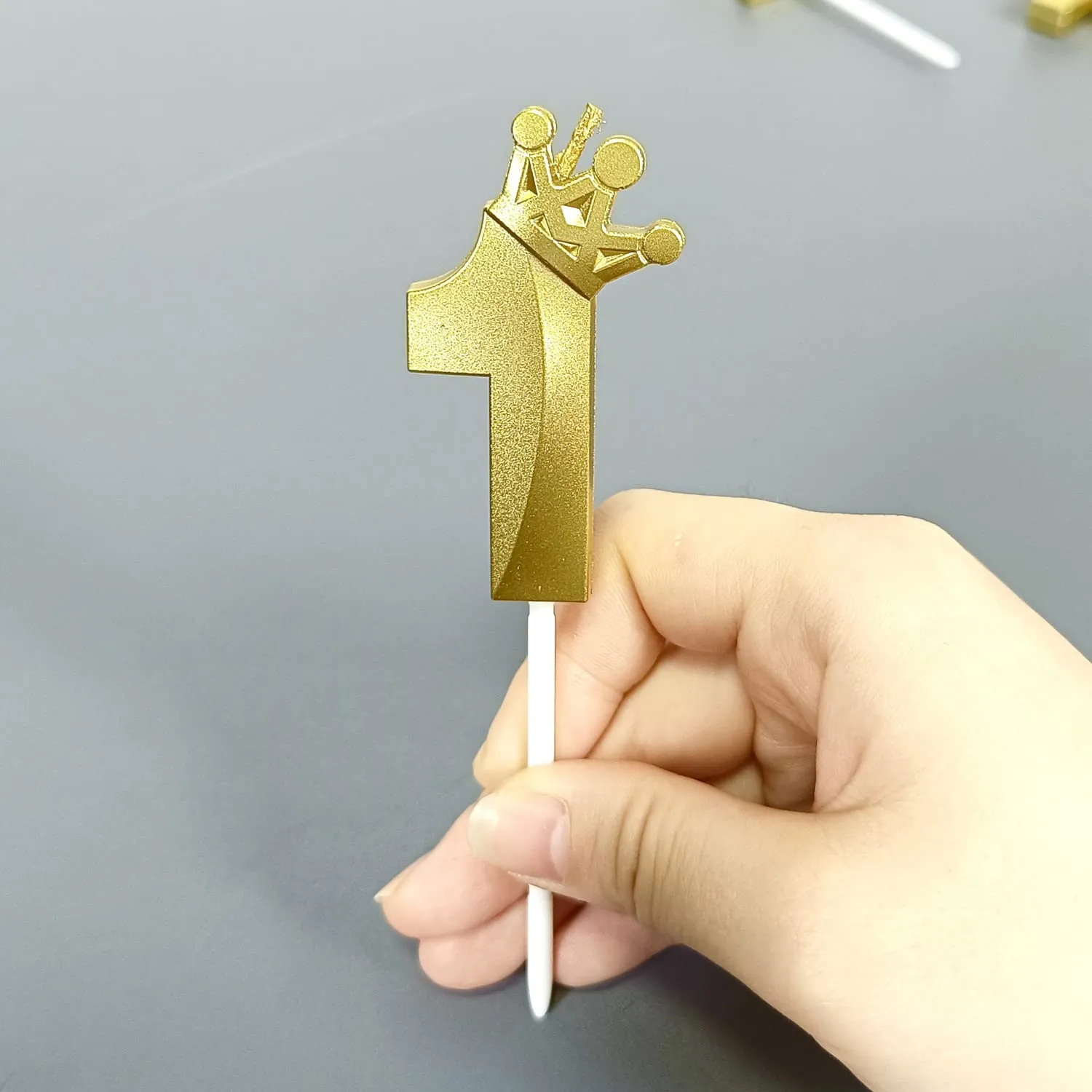 Number 1 Birthday Candle 3D Crown Designed Cake Topper Decorations for one Year Old Happy Birthday Candles Anniversaries (Crown-1, Gold)